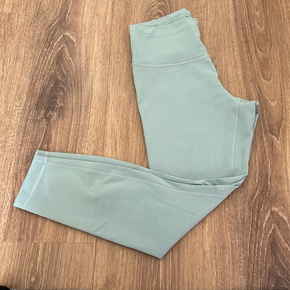 Lululemon Wundertrain Contour Misty Glade size 10 HR 25"